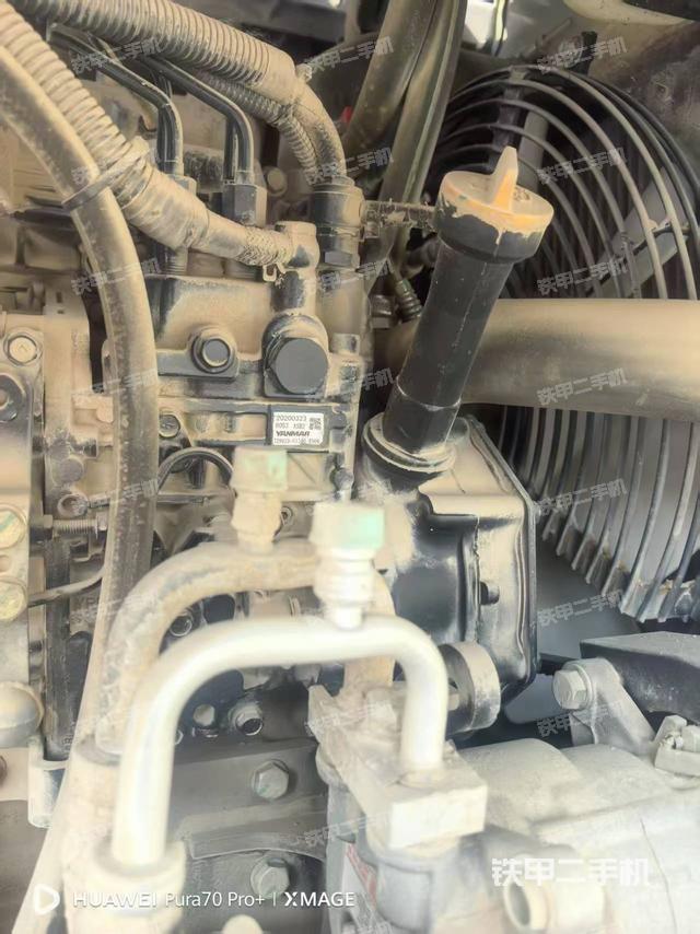 液压泵舱室正面整体(整机外观) 液压泵舱室正面整体(整机外观)