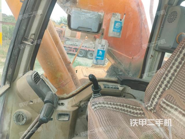 座椅左側(cè)控制臺(tái)/音響/含左手柄(駕駛室部分) 座椅左側(cè)控制臺(tái)/音響/含左手柄(駕駛室部分)