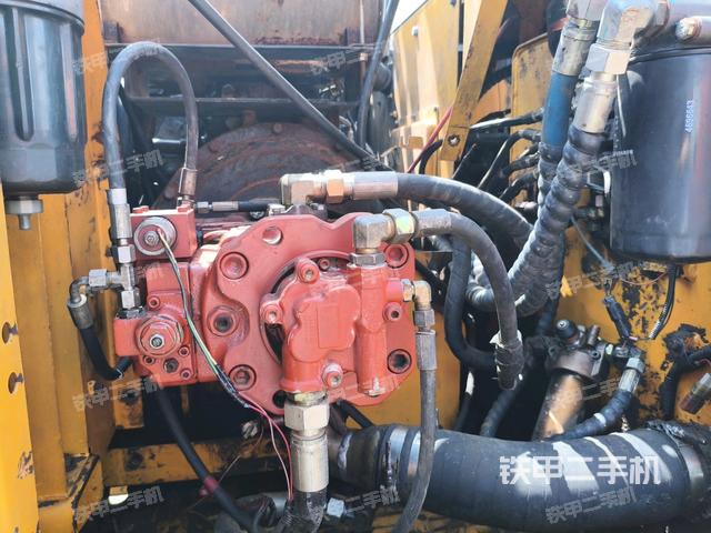 液壓泵斜45?左(大件艙室) 液壓泵斜45?左(大件艙室)