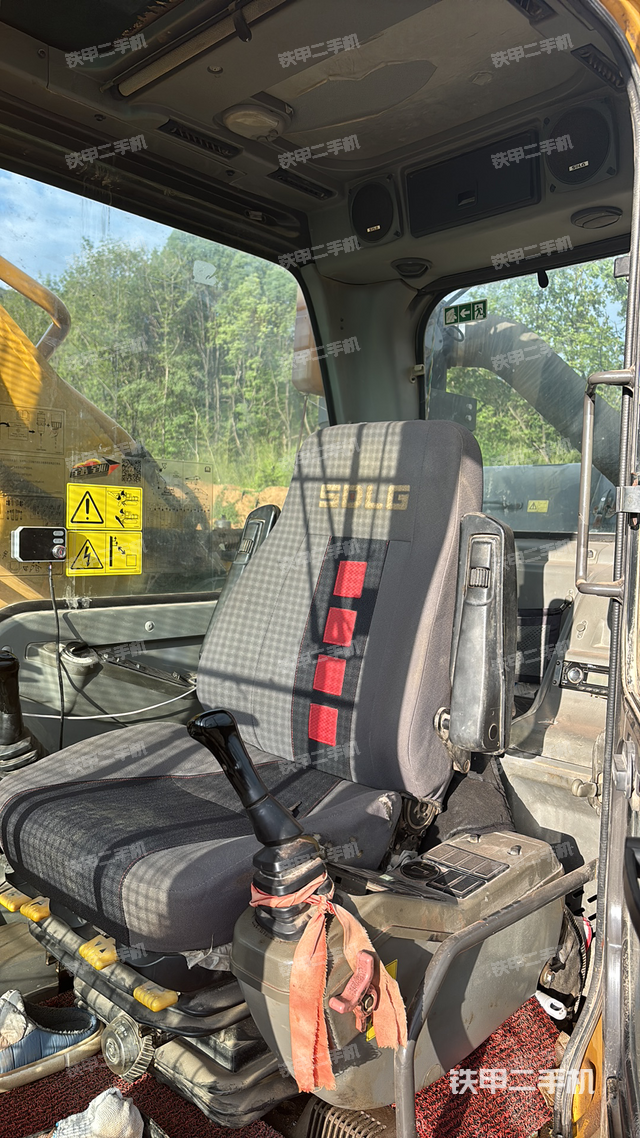 驾驶室整体（整机外观）