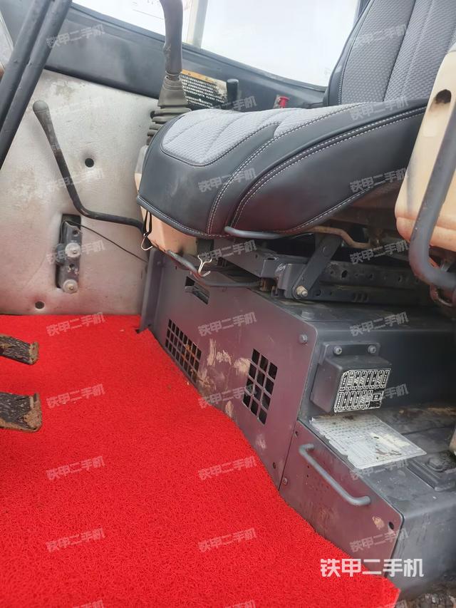 驾驶室整体(整机外观) 驾驶室整体(整机外观)