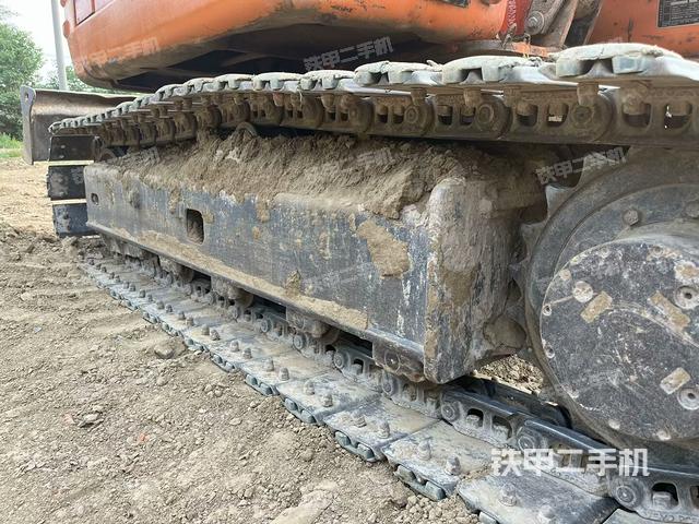 单侧履带整体(整机外观) 单侧履带整体(整机外观)