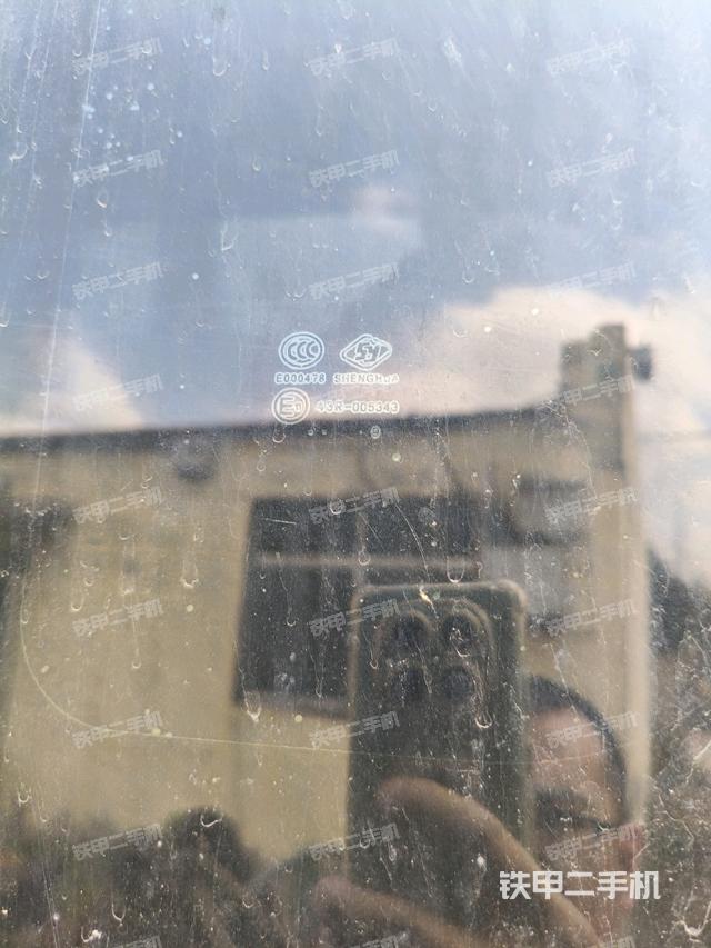 后窗玻璃角标(驾驶室部分) 后窗玻璃角标(驾驶室部分)