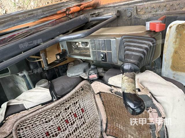 座椅后部(駕駛室部分) 座椅后部(駕駛室部分)