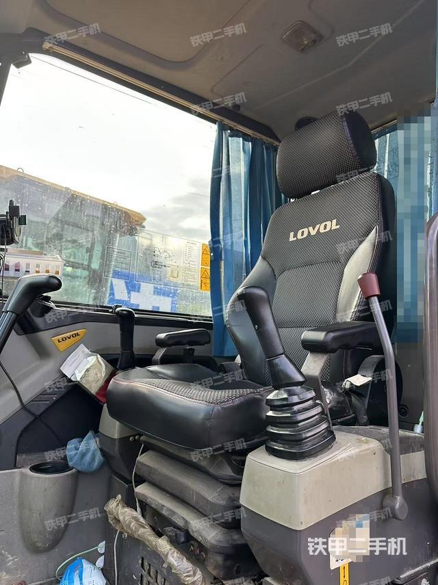 駕駛室整體(整機外觀) 駕駛室整體(整機外觀)