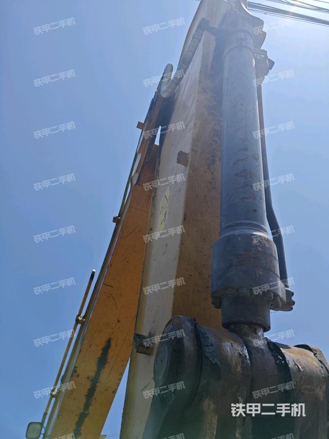 小臂整体右前(工作和回转装置) 小臂整体右前(工作和回转装置)