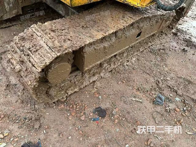 单侧履带整体(整机外观) 单侧履带整体(整机外观)