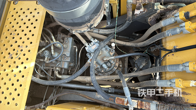 回转马达和主控阀（整机外观）