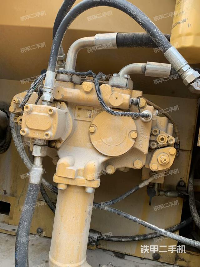 液壓泵艙室正面整體（整機(jī)外觀）