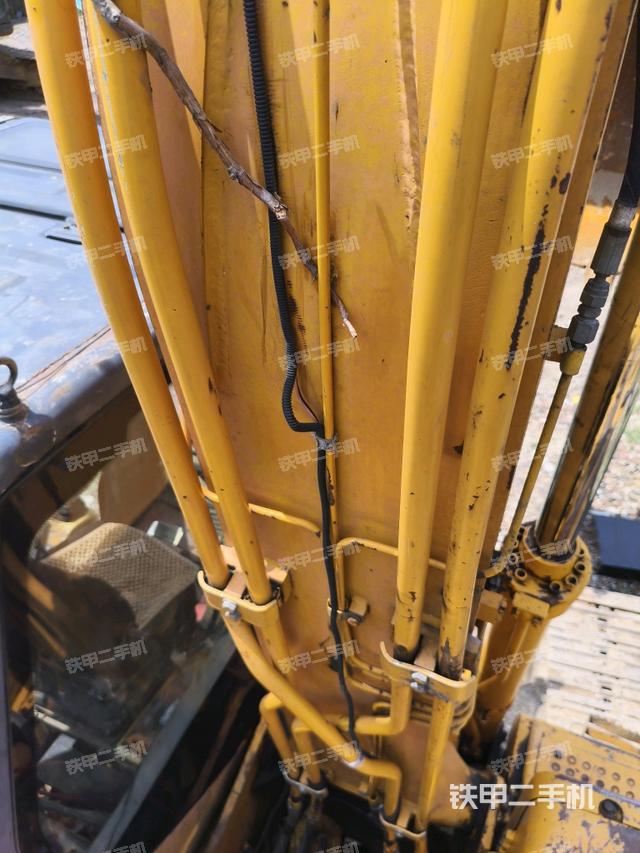 大臂背部俯視(工作和回轉(zhuǎn)裝置) 大臂背部俯視(工作和回轉(zhuǎn)裝置)