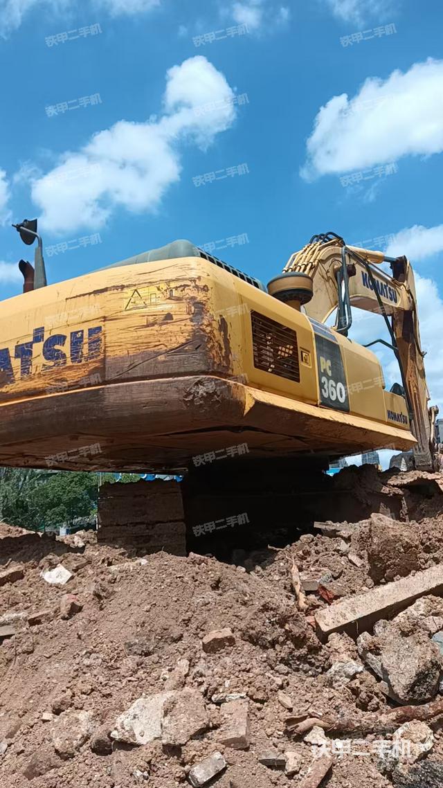 驾驶室整体(整机外观) 驾驶室整体(整机外观)