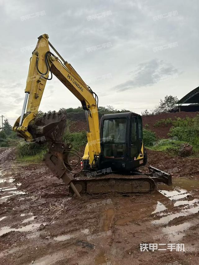 回轉(zhuǎn)馬達(dá)和主控閥（整機(jī)外觀）