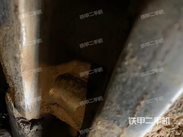 单侧履带整体(整机外观) 单侧履带整体(整机外观)