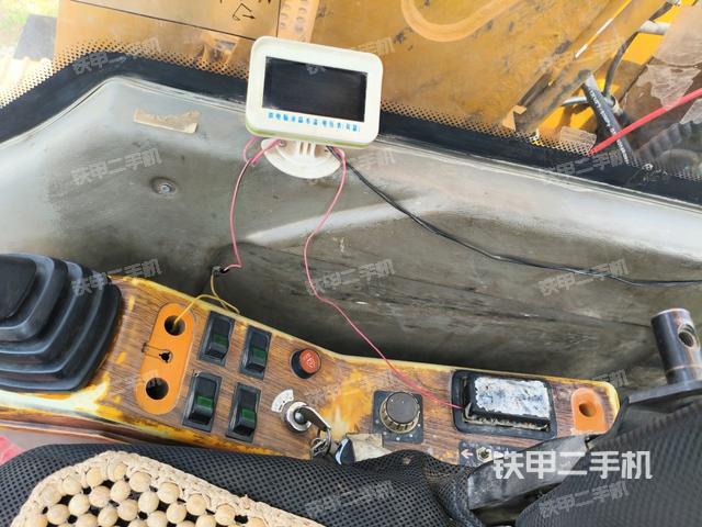 座椅左側(cè)控制臺/音響/含左手柄(駕駛室部分) 座椅左側(cè)控制臺/音響/含左手柄(駕駛室部分)