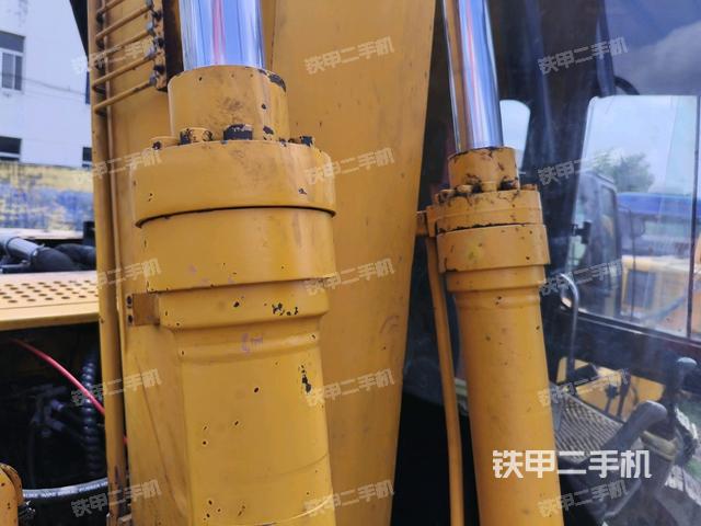 大臂油缸整體?豎拍(工作和回轉(zhuǎn)裝置) 大臂油缸整體?豎拍(工作和回轉(zhuǎn)裝置)