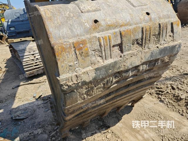 铲斗45度(工作和回转装置) 铲斗45度(工作和回转装置)