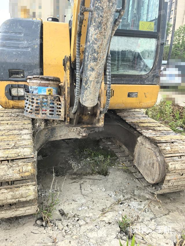 轉(zhuǎn)盤和下車架正前(工作和回轉(zhuǎn)裝置) 轉(zhuǎn)盤和下車架正前(工作和回轉(zhuǎn)裝置)