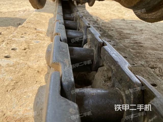 单侧履带整体(整机外观) 单侧履带整体(整机外观)