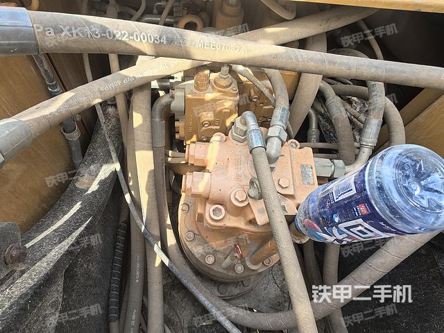 回转马达和主控阀（整机外观）