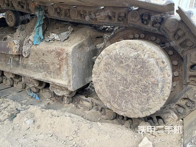 单侧履带整体(整机外观) 单侧履带整体(整机外观)