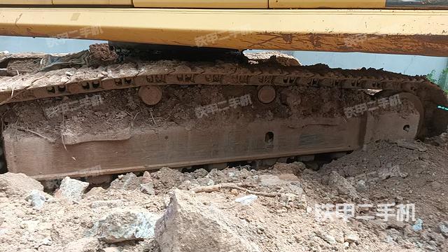 单侧履带整体(整机外观) 单侧履带整体(整机外观)