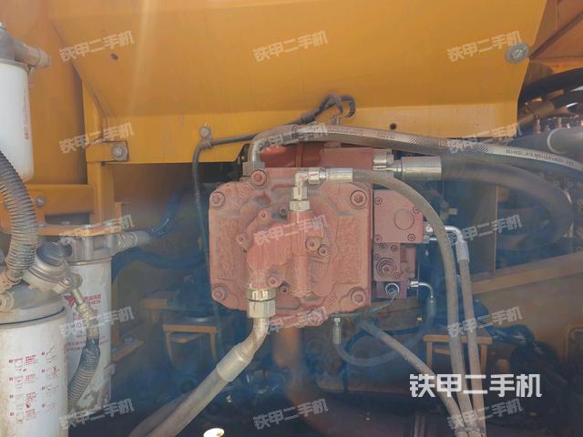 液压泵舱室正面整体(整机外观) 液压泵舱室正面整体(整机外观)