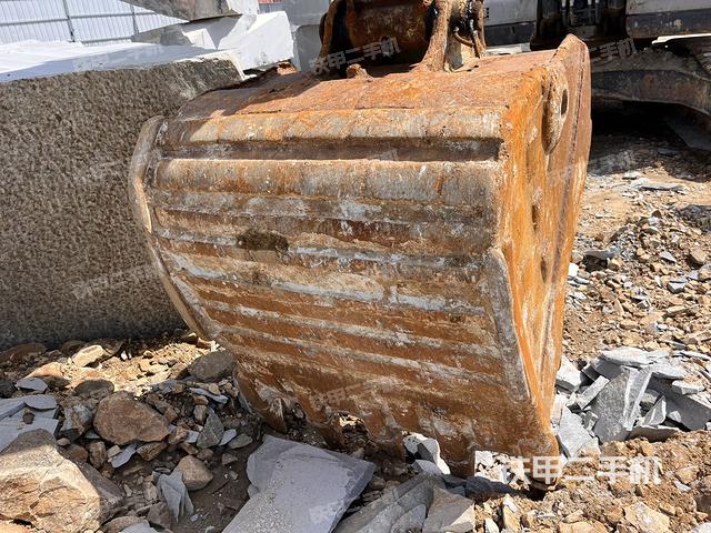 铲斗45度(工作和回转装置) 铲斗45度(工作和回转装置)