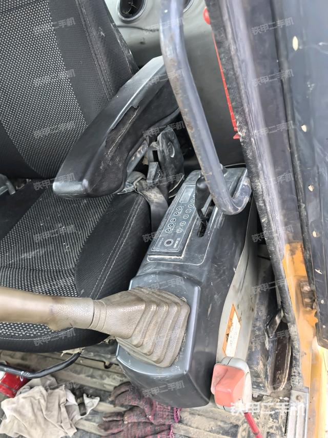 座椅左側(cè)控制臺(tái)/音響/含左手柄(駕駛室部分) 座椅左側(cè)控制臺(tái)/音響/含左手柄(駕駛室部分)