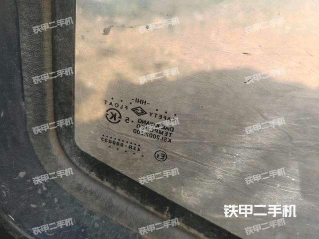 左后方玻璃角標（駕駛室部分）