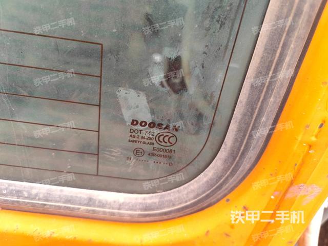 后窗玻璃角標(biāo)(駕駛室部分) 后窗玻璃角標(biāo)(駕駛室部分)