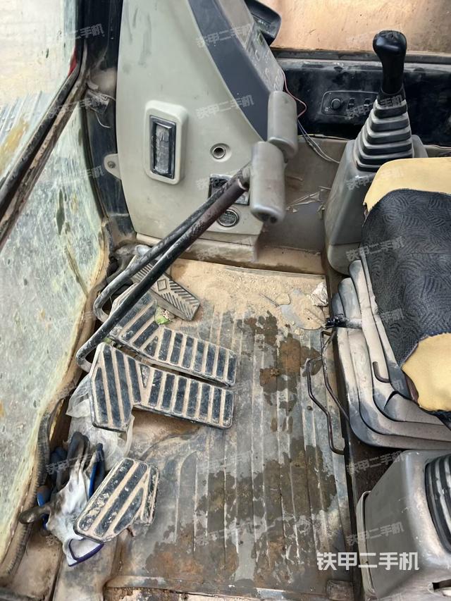 驾驶室整体(整机外观) 驾驶室整体(整机外观)