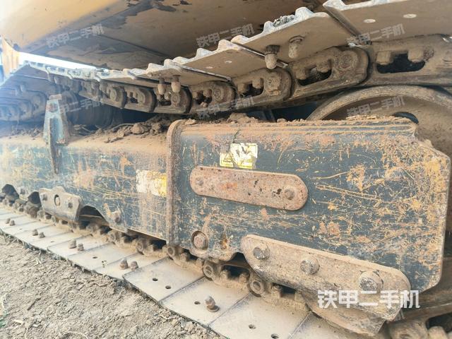 单侧履带整体(整机外观) 单侧履带整体(整机外观)