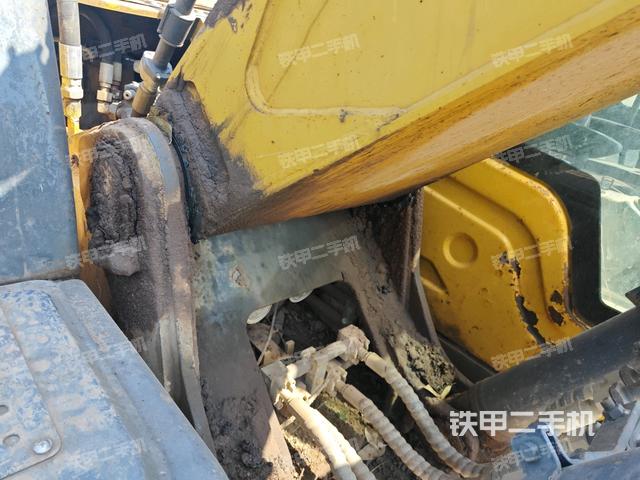 大臂根部 斜视(工作和回转装置) 大臂根部 斜视(工作和回转装置)