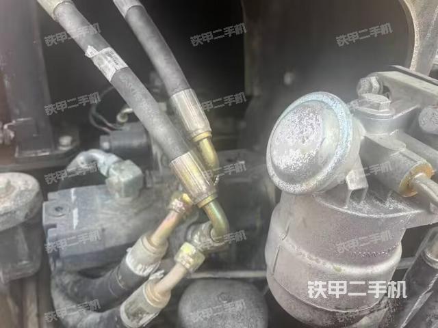 液壓泵艙室正面整體(整機(jī)外觀) 液壓泵艙室正面整體(整機(jī)外觀)
