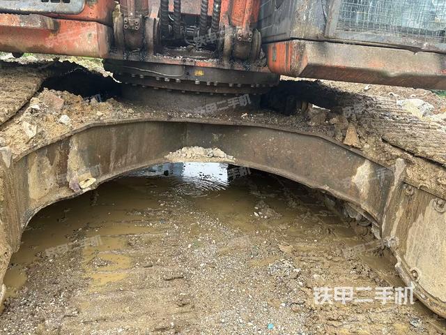 大臂背部俯視(工作和回轉(zhuǎn)裝置) 大臂背部俯視(工作和回轉(zhuǎn)裝置)