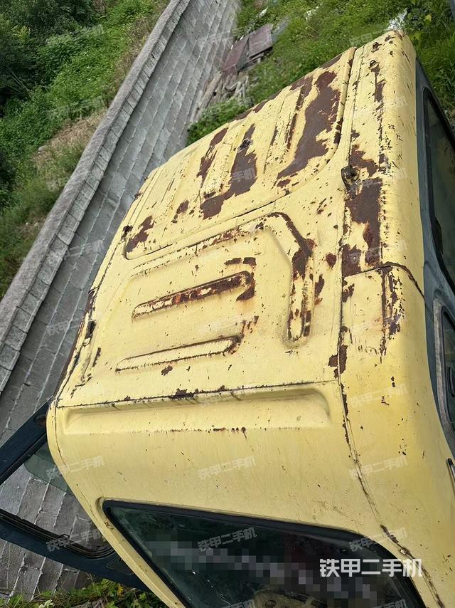 驾驶室顶部(整机外观) 驾驶室顶部(整机外观)