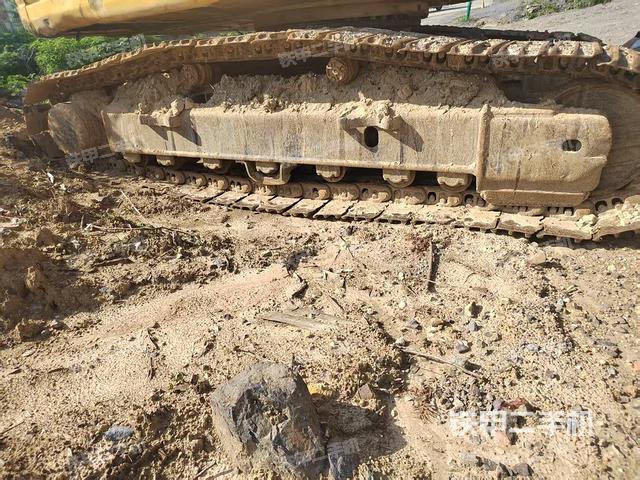 单侧履带整体(整机外观) 单侧履带整体(整机外观)
