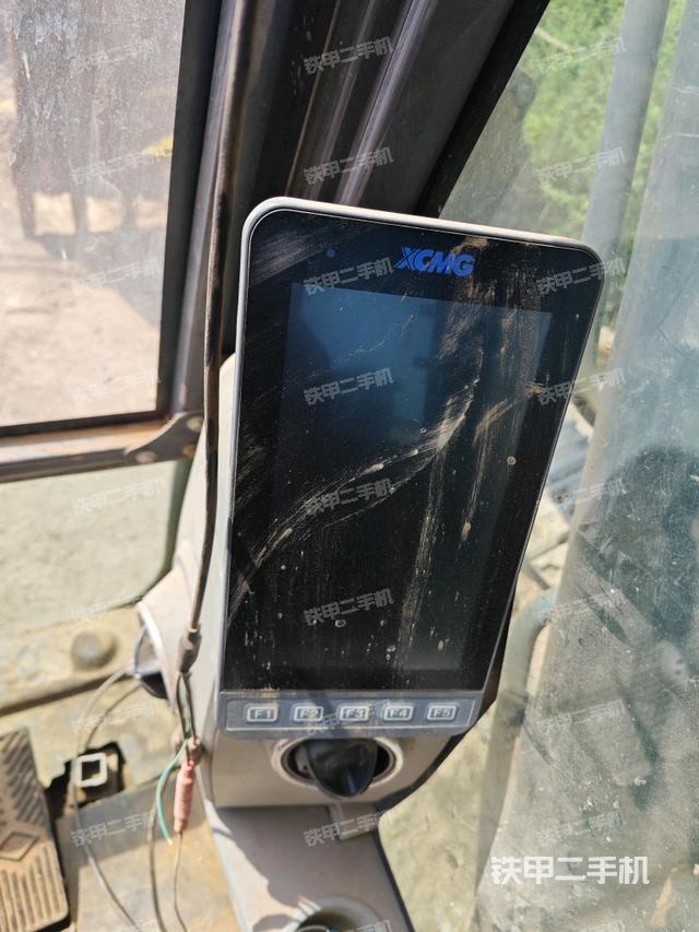 显示屏 (驾驶室部分) 显示屏 (驾驶室部分)