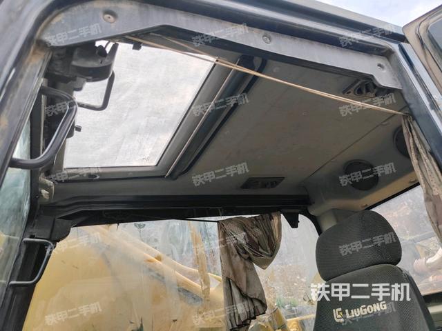 左后方玻璃角标(驾驶室部分) 左后方玻璃角标(驾驶室部分)