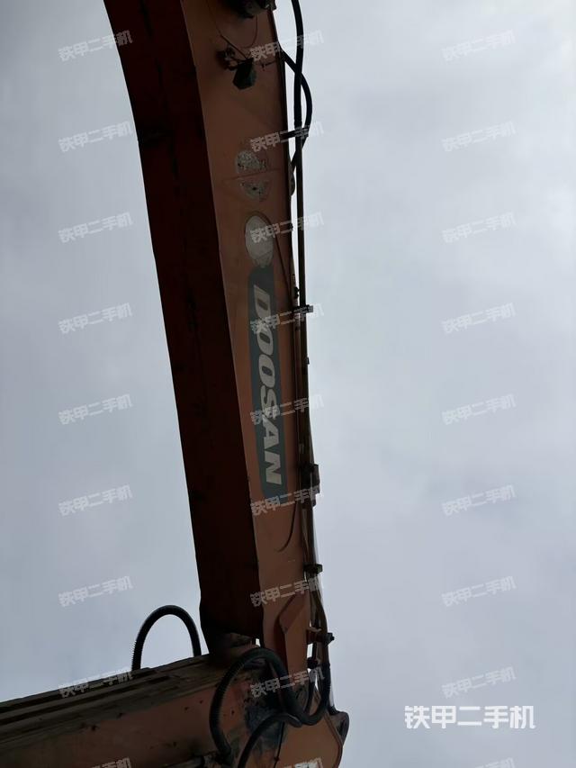 大臂根部?斜視(工作和回轉(zhuǎn)裝置) 大臂根部?斜視(工作和回轉(zhuǎn)裝置)