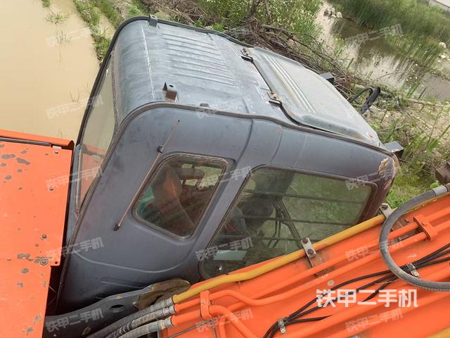 驾驶室顶部（整机外观）