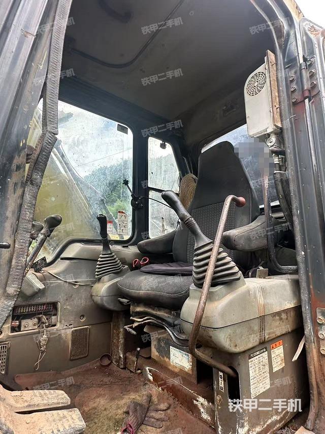 驾驶室整体(整机外观) 驾驶室整体(整机外观)