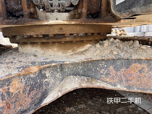 转盘和下车架正前(工作和回转装置) 转盘和下车架正前(工作和回转装置)