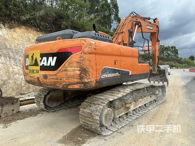 整機右后45°(整機外觀) 整機右后45°(整機外觀)