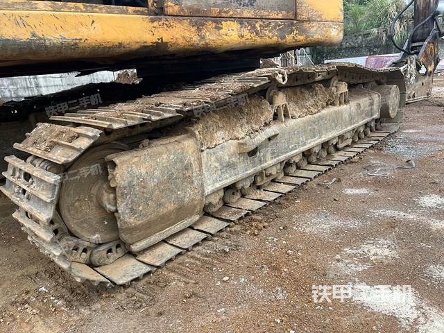 单侧履带整体(整机外观) 单侧履带整体(整机外观)