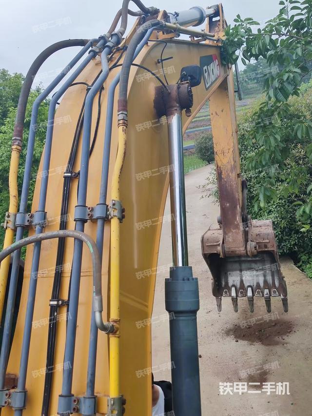 大臂背部俯视(工作和回转装置) 大臂背部俯视(工作和回转装置)