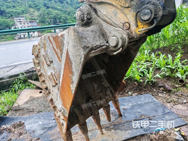 小臂整體左后（工作和回轉裝置）