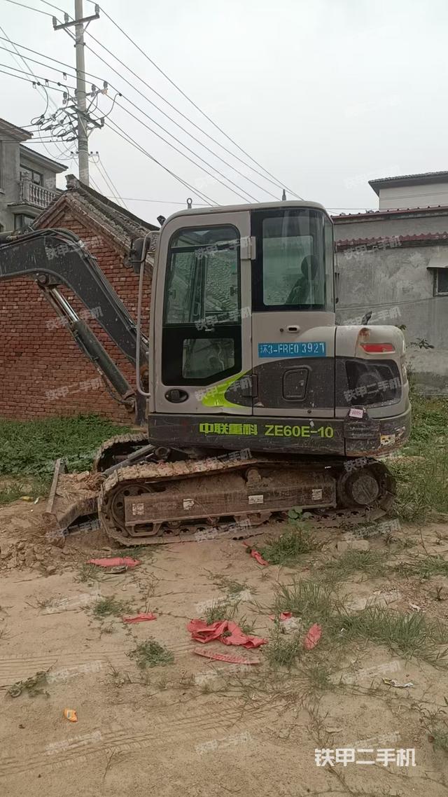 单侧履带整体(整机外观) 单侧履带整体(整机外观)