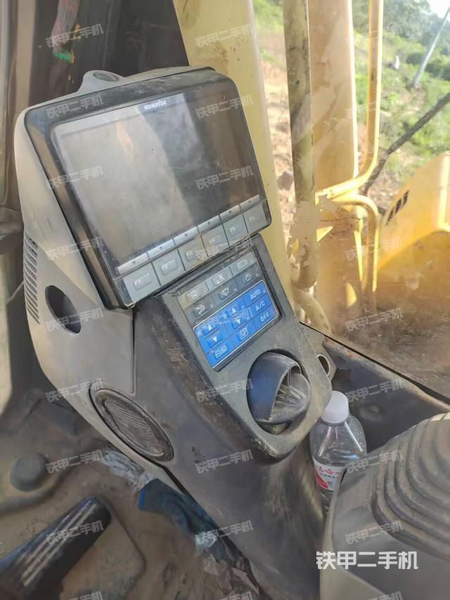 驾驶室整体(整机外观) 驾驶室整体(整机外观)