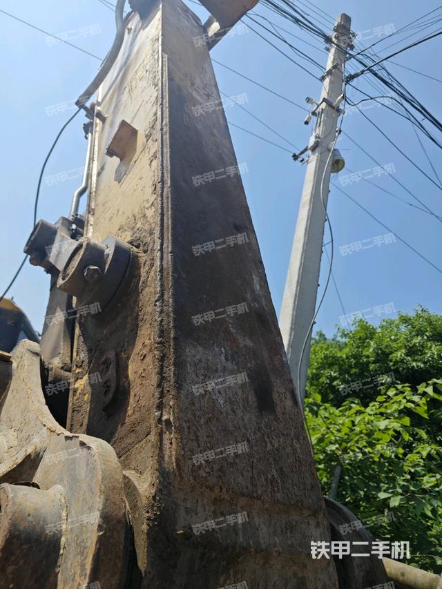 小臂整体左后(工作和回转装置) 小臂整体左后(工作和回转装置)